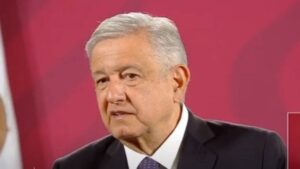 AMLO enviará reforma si SCJN rechaza consulta