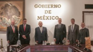 Coca Cola ofrece inversión y apoyo a pequeño comercio: AMLO