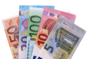 Principales bolsas europeas caen 3%