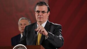 Seis mexicanas podrían haber sido sujetas a esterilización forzada en EU: Ebrard