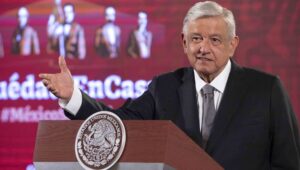53% de los mexicanos aprueba a AMLO