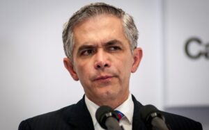 Inhabilitan a Mancera un año para cargos en CDMX