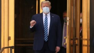 Trump sale del hospital luego de 3 días internado por COVID