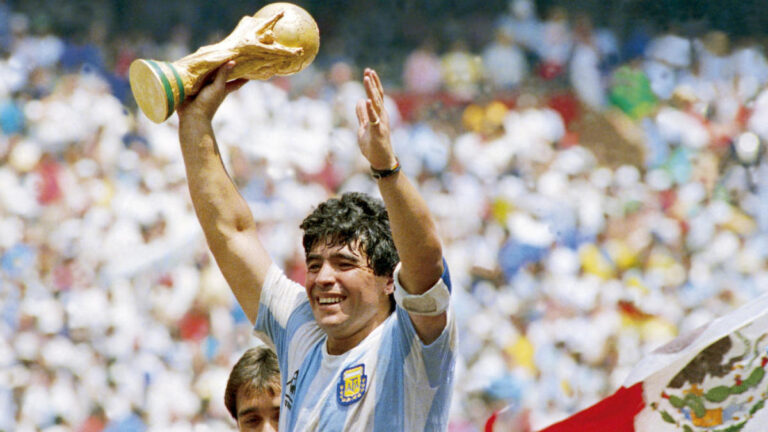 Muere el astro Diego Armando Maradona