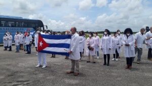 500 médicos cubanos ayudarán a la atención de pacientes covid-19 en CDMX