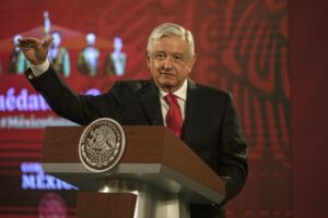 AMLO analiza frenar vuelos de Reino Unido por nueva cepa de coronavirus