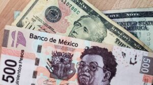 Bolsa Mexicana de Valores y peso mexicano operan con ganancias