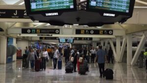 México recibe vuelos de Reino Unido sin protocolo especial, a pesar de nueva cepa de coronavirus