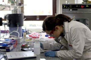 Mujeres científicas a la vanguardia de la investigación del COVID-19