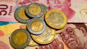 Peso mexicano baja por tercer día consecutivo