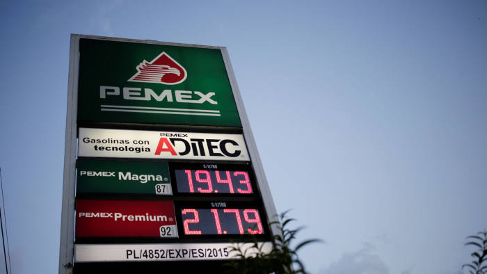 Rescate de Pemex impulsará déficit fiscal cada vez mayor: Moody's