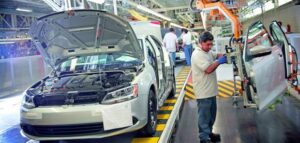 Producción industrial cayó 4.9% en enero