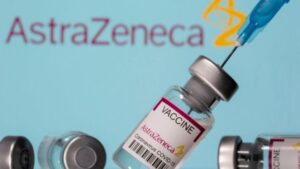 Vacuna AstraZeneca se desempeña mejor de lo esperado