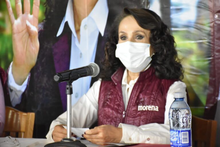 Dolores Padierna Luna portando cubrebocas durante conferencia de prensa