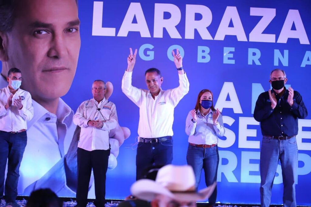 El candidato del PAN Fernando Larrazábal durante eventos de campaña electoral