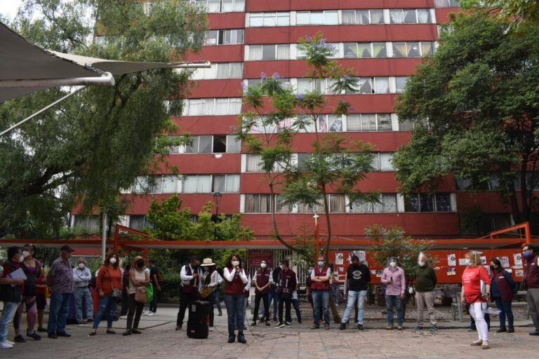 Buena afluencia tuvo Dolores Padierna en Asamblea Vecinal en Tlatelolco.