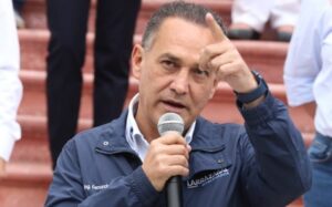 Fernando Larrazábal es asedado por haber tenido una gestión como alcalde de Monterrey, caracterizada por la criminalidad.