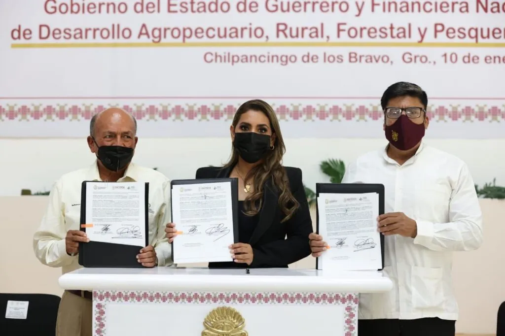 Refrenda Evelyn Salgado Pineda su compromiso con el campo guerrerense.