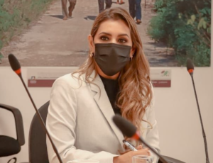 Busca Evelyn Salgado Pineda velar por los guerrerenses para que dejen de migrar.