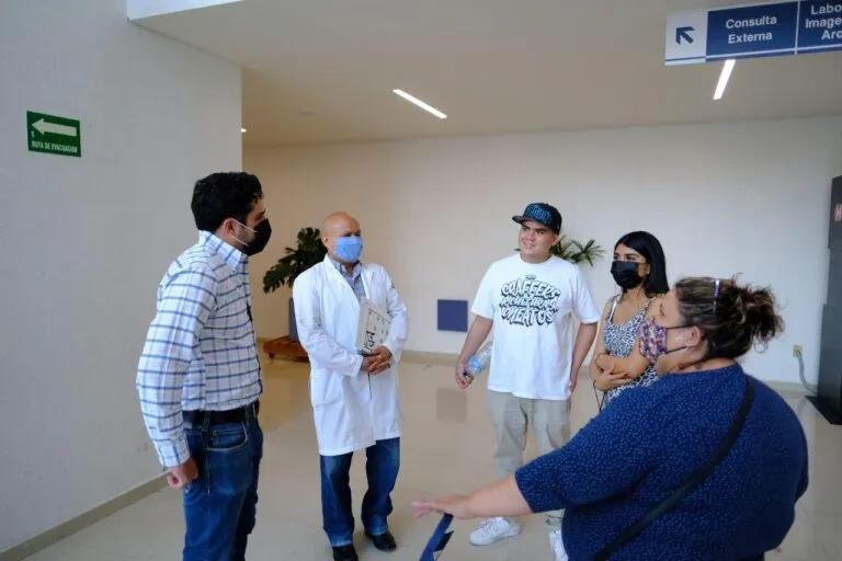 Esteban Martinez estuvo acompañado Poor Agustín Dorantes Lámbarri en su revisión médica.