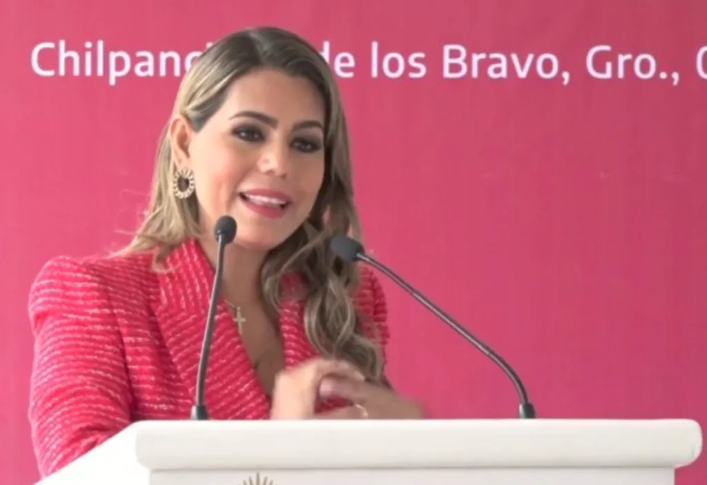 Todos los trabajadores deben tener claro cuáles son sus obligaciones para con el pueblo, dijo Evelyn Salgado.