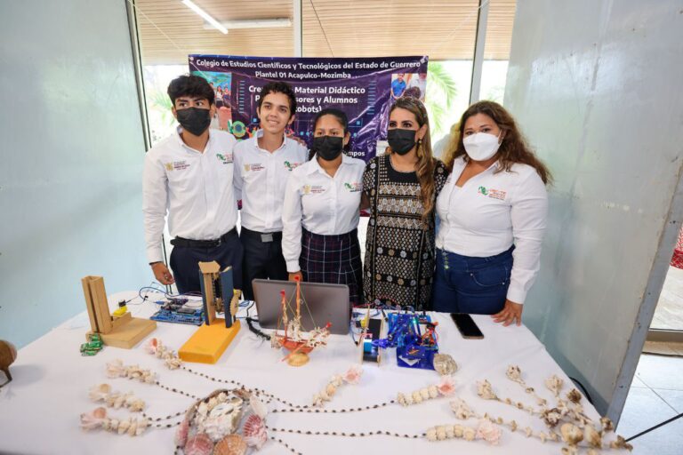 Los jóvenes son los artífices del futuro, expone Evelyn Salgado Pineda.