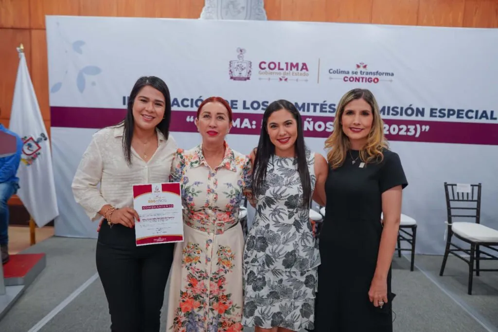 Margarita Moreno González en compañía de la gobernadora.