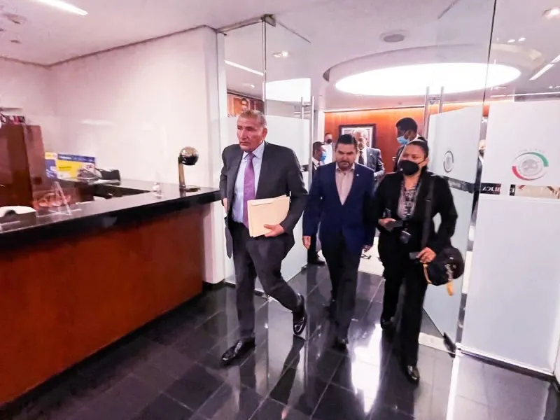 Augusto López entrando a discusión de permanencia de la Guardia Nacional.