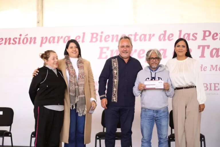 Ariadna Montiel Reyes entrega pensiones con un incremento del 25 por ciento