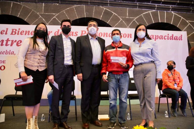 Ariadna Montiel Reyes entregó nuevas pensiones en Puebla