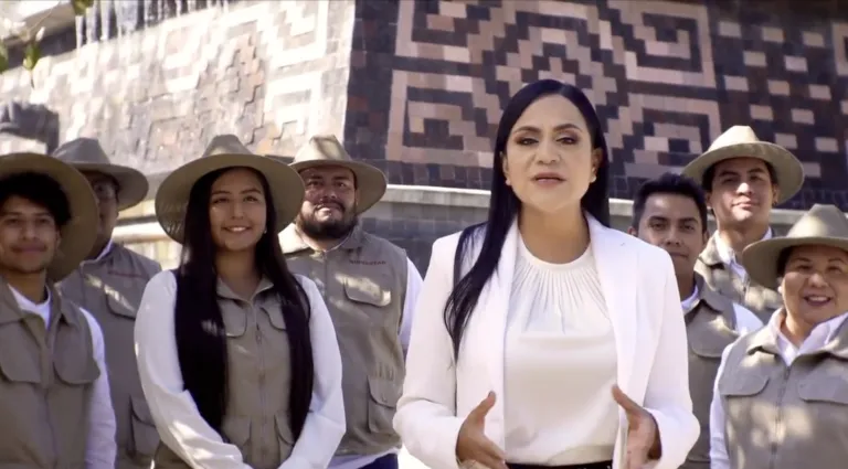 Ariadna Montiel deseando que este año esté colmado de paz y tranquilidad