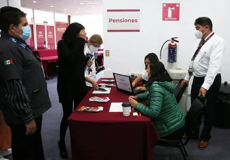 En el Issste revisan que no cobren finados.