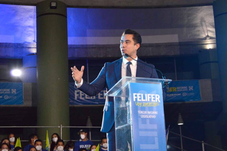 FeliFer Macías