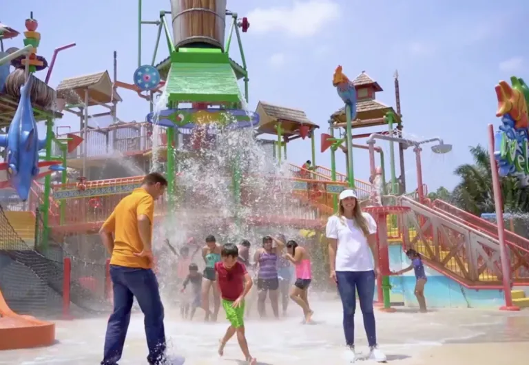 Recientemente, Patricia Lobeira llevó a niños del DIF Veracruz al Aquatico Inbursa.