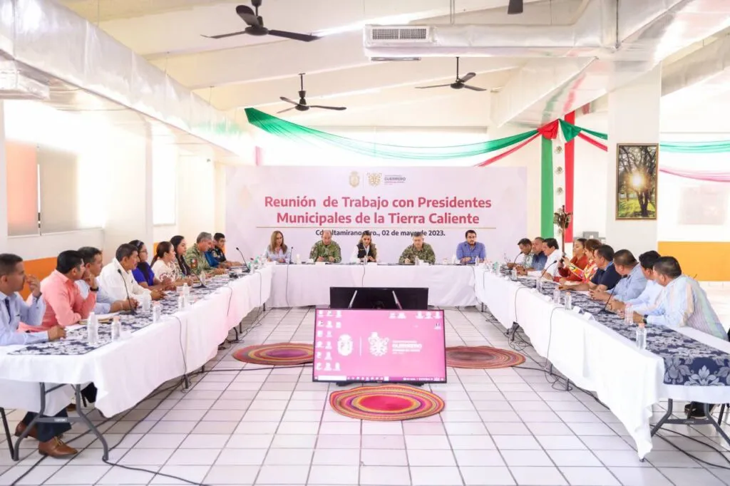 Evelyn Salgado Pineda encabeza encuentro con alcaldes para pacificar Tierra Caliente