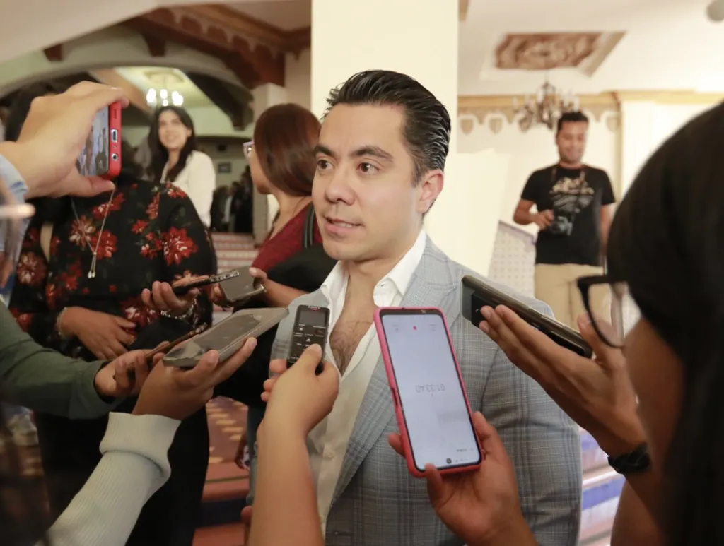 Es responsabilidad de todos unirnos en solidaridad con los periodistas, dijo FeliFer Macías.