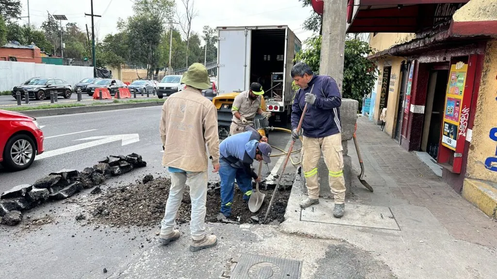 SACMEX atendió una fuga de agua reportada en la Alcaldía Álvaro Obregón