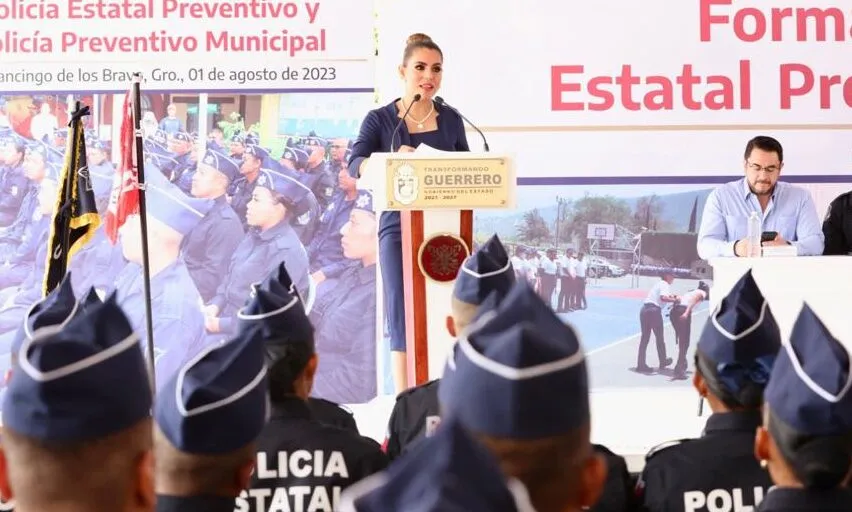 Gobernadora Evelyn Salgado Pineda durante clausura de nueva generación de la Universidad Policial (UNIPOL)