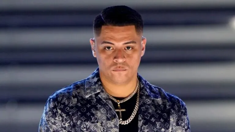 Vocalista de Grupo Firme, Eduin Caz, anunció su retiro de los escenarios