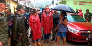 La gobernadora de Guerrero, Evelyn Salgado Pineda, evalúa los daños causados por 