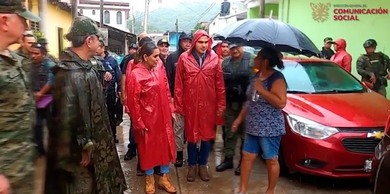 La gobernadora de Guerrero, Evelyn Salgado Pineda, evalúa los daños causados por "Max"