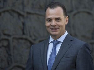 Olegario Vázquez Aldir reconoce labor del personal médico