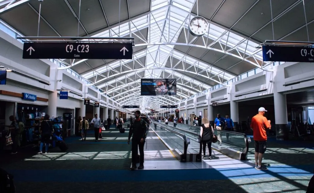 Informan a vacacionistas sobre el ingreso de alimentos a México