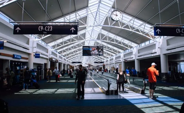 Informan a vacacionistas sobre el ingreso de alimentos a México