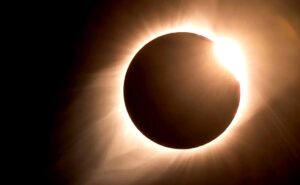 NASA capacita a profesores sobre próximo eclipse solar