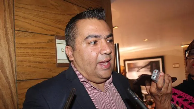 Marko Galindo destaca la necesidad de una administración eficiente de los recursos públicos, abogando por un enfoque integral.