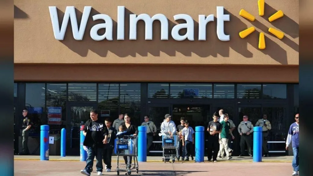 Valida SCJN multa de Profeco a Walmart por revisar tickets