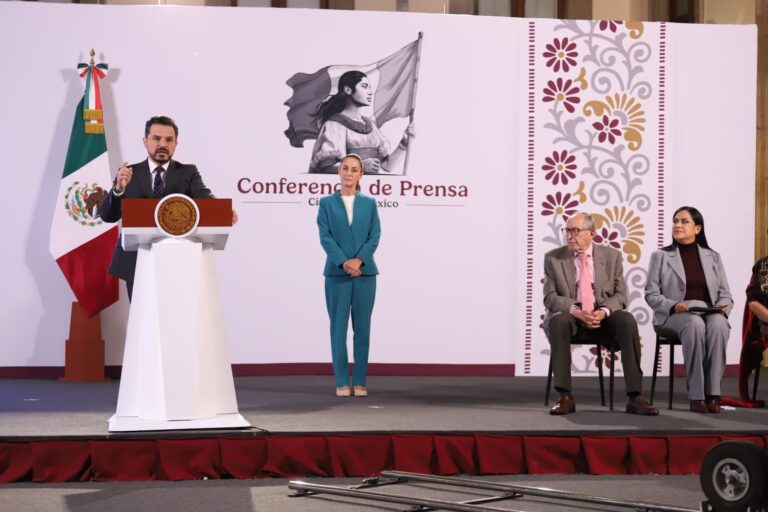 IMSS aclara que Zoé Robledo no dejará su puesto