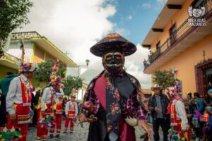 Banco Azteca impulsa desarrollo comunitario con Máscaras Danzantes 2025