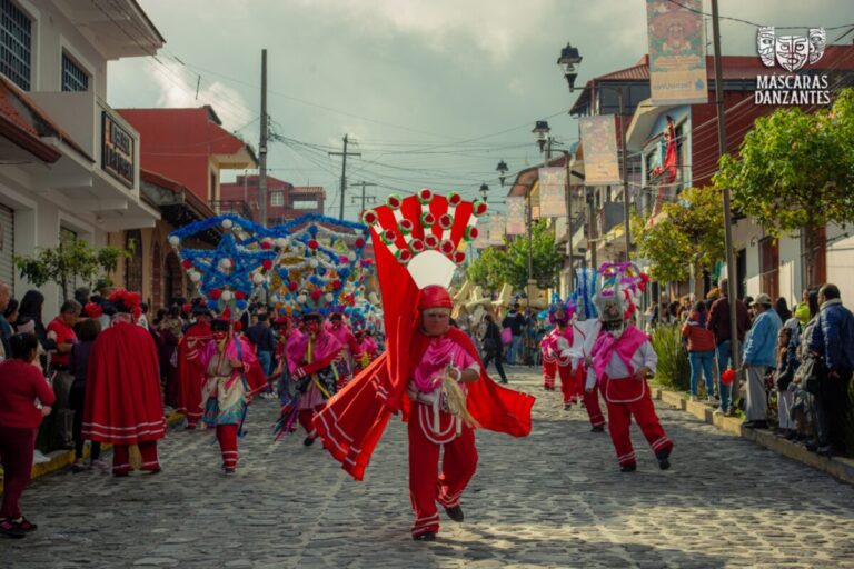 Banco Azteca impulsa desarrollo comunitario con Máscaras Danzantes 2025